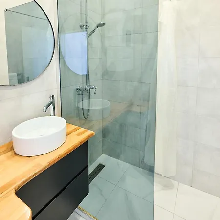 Champs Elysees!montaigne, New Luxurious 6pers Flat