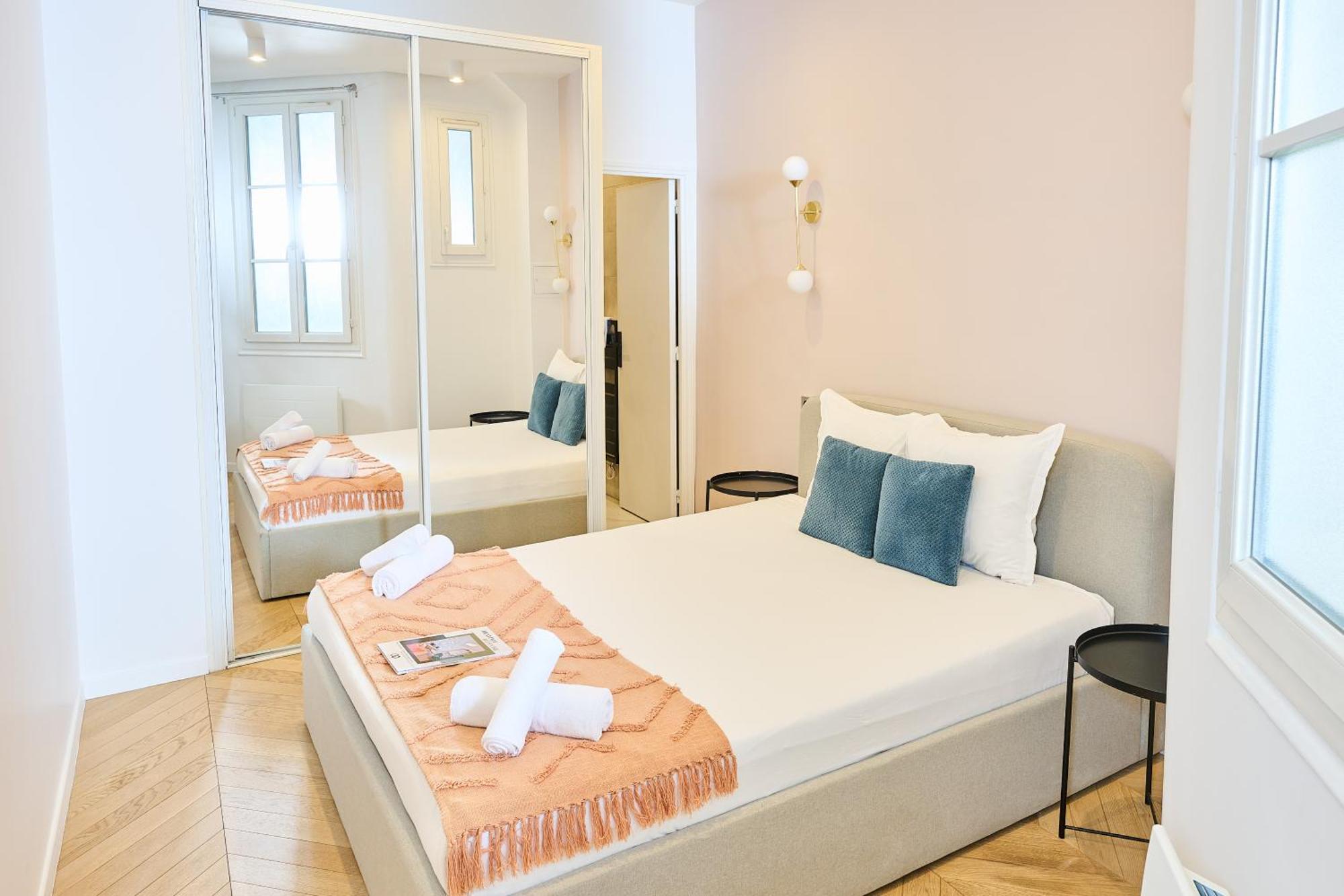 Champs Elysées!montaigne, New Luxurious 6pers Flat Appartamento